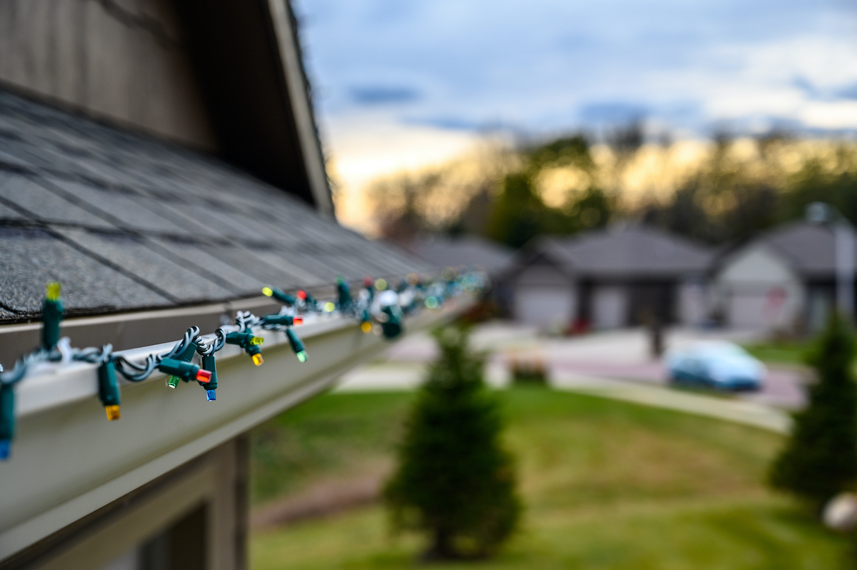 cinco ranch roof with holiday lights