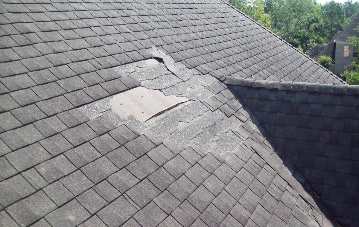 Pearland roof that needs repairs due to bald spots and broken roof shingles
