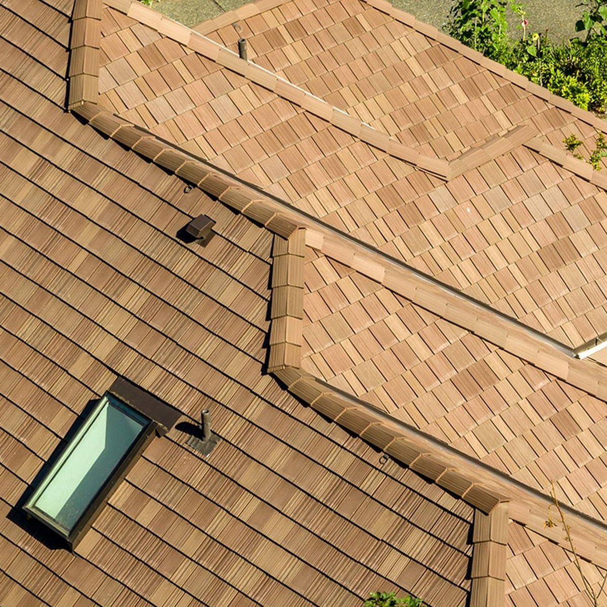 A Rosenberg roof replacement made with DaVinci roof shingles installed by Houston roof experts.