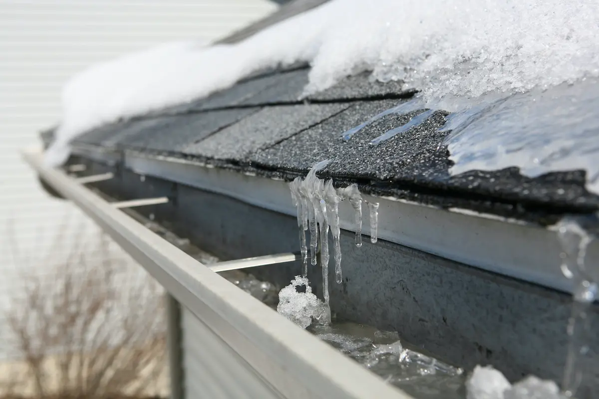 Houston roofing damged by cold weather
